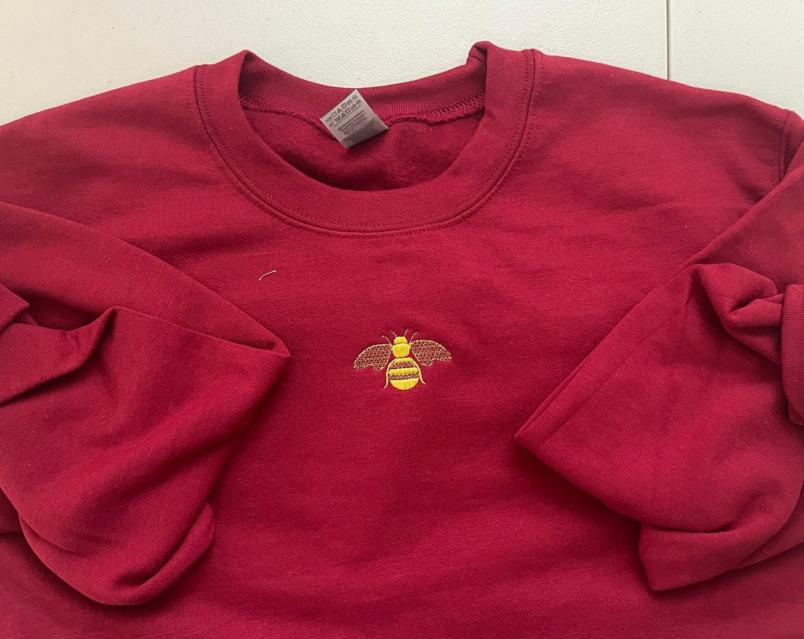 Embroidered Bee Sweatshirt Spring Clothing Eco Jumper Crewneck Sweater Sustainable Loungewear Embroidery Bumblebee Nature Gift Idea