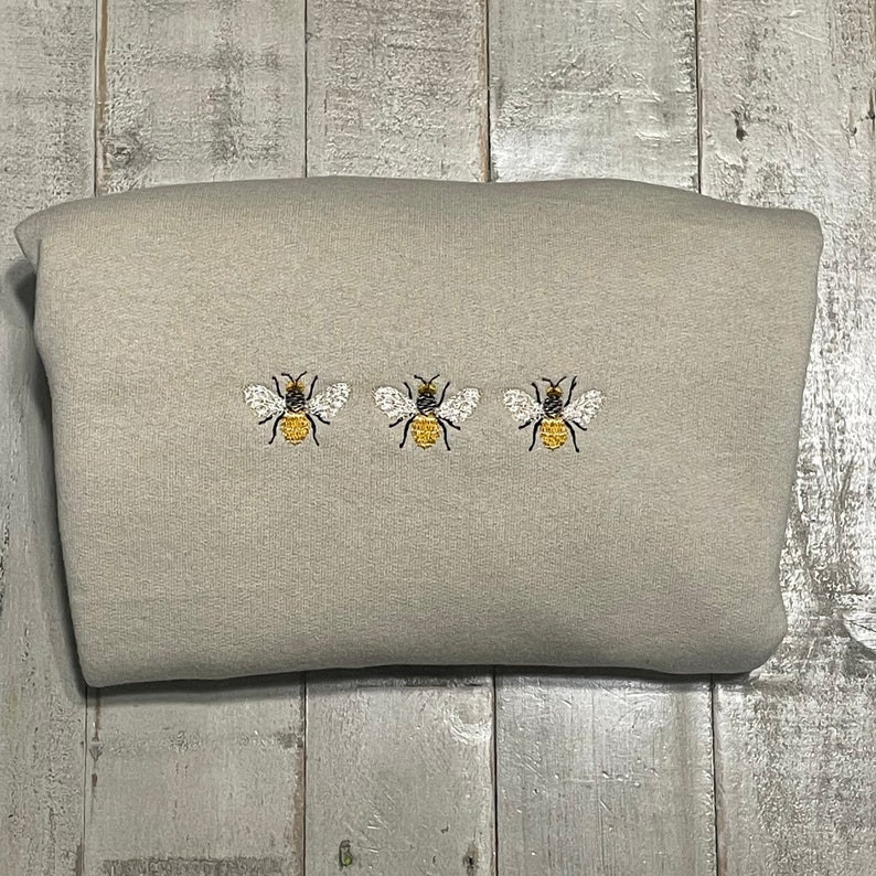 Embroidered Bumble Bee Crewneck- Bee Sweatshirt -Cute Vintage Sweatshirt - Trendy Crewneck