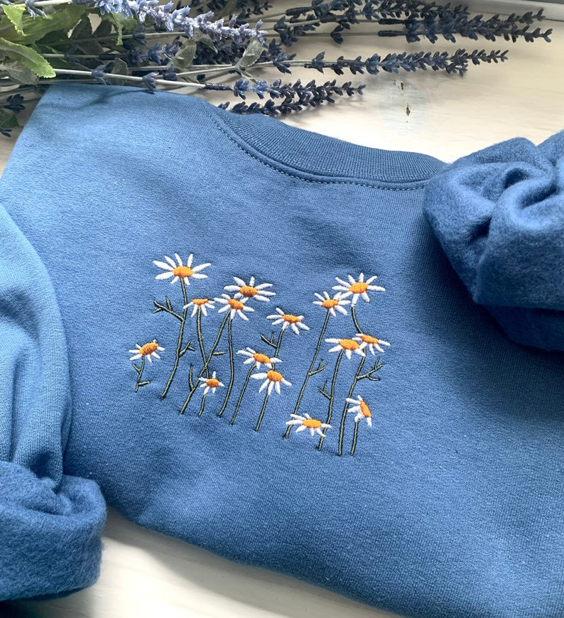 Embroidered Daisy Crewneck