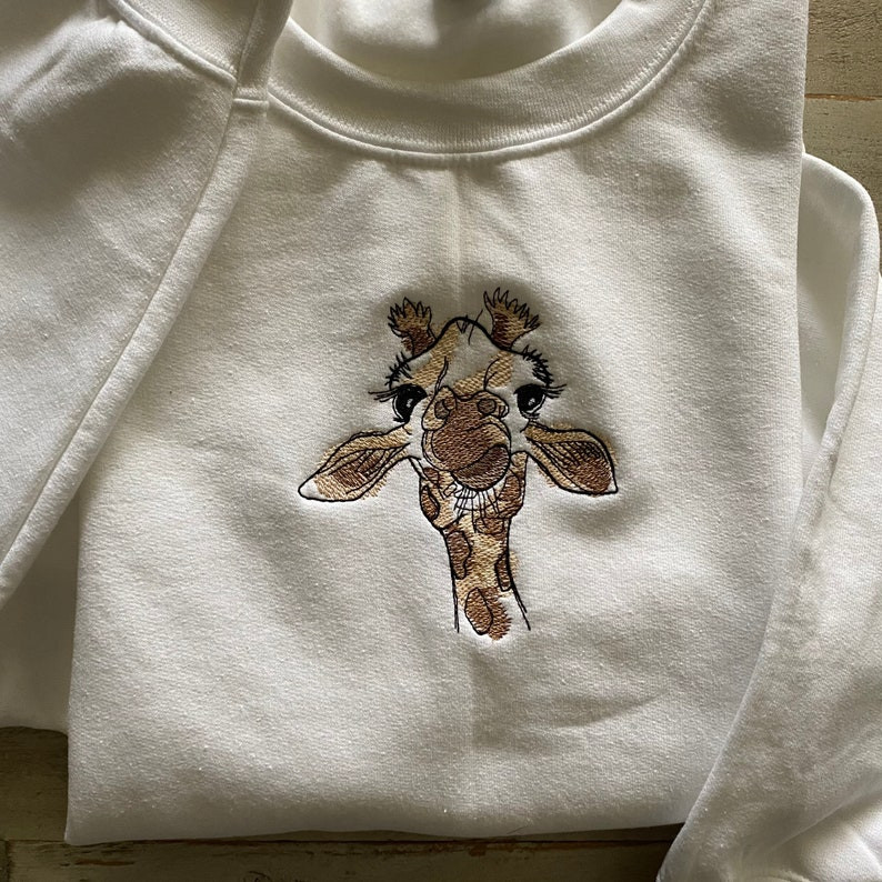 Giraffe Embroidered Crewneck- Cute Vintage Sweatshirt - Trendy Crewneck