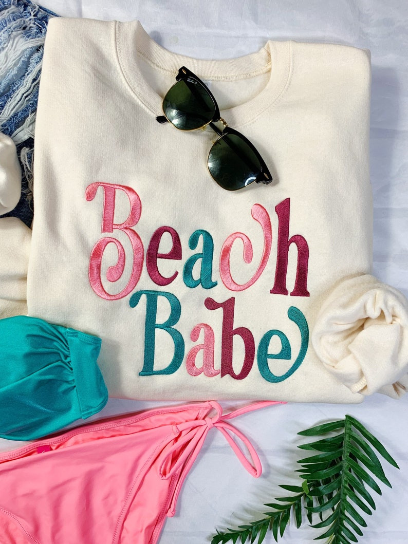 Vintage Beach Babe Retro Summer Crewneck Sweatshirt Comfy Crewneck Pullover