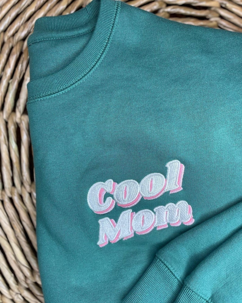 Vintage Cool Mom Retro Trendy Embroidered Crewneck Sweatshirt